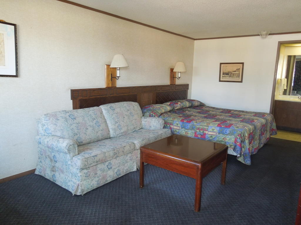 Xenia Country Inn Room photo